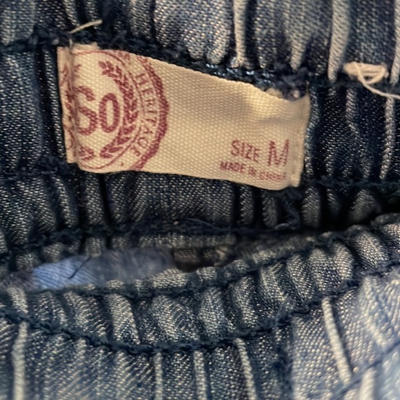 SO size medium shorts. Stretch waist so it’s nice and cozy. - Picture 3 of 3